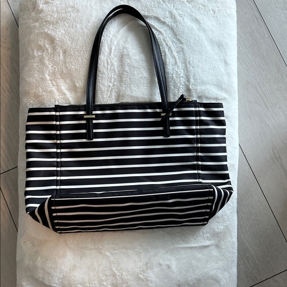Kate spade tote - Picture 2 of 8